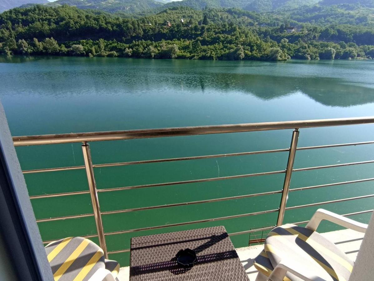 S&R Lake View Hostel Конич Екстериор снимка
