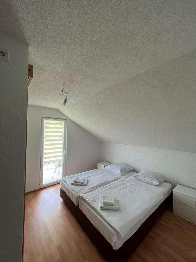 S&R Lake View Hostel Конич Екстериор снимка