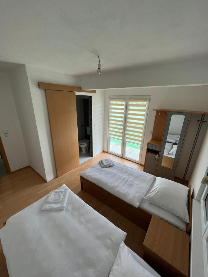 S&R Lake View Hostel Конич Екстериор снимка