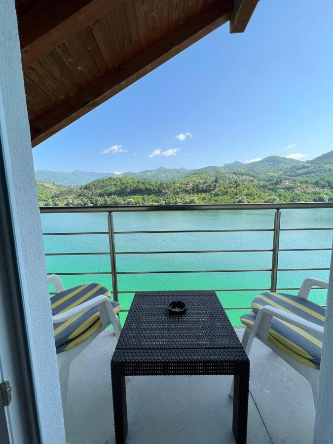 S&R Lake View Hostel Конич Екстериор снимка