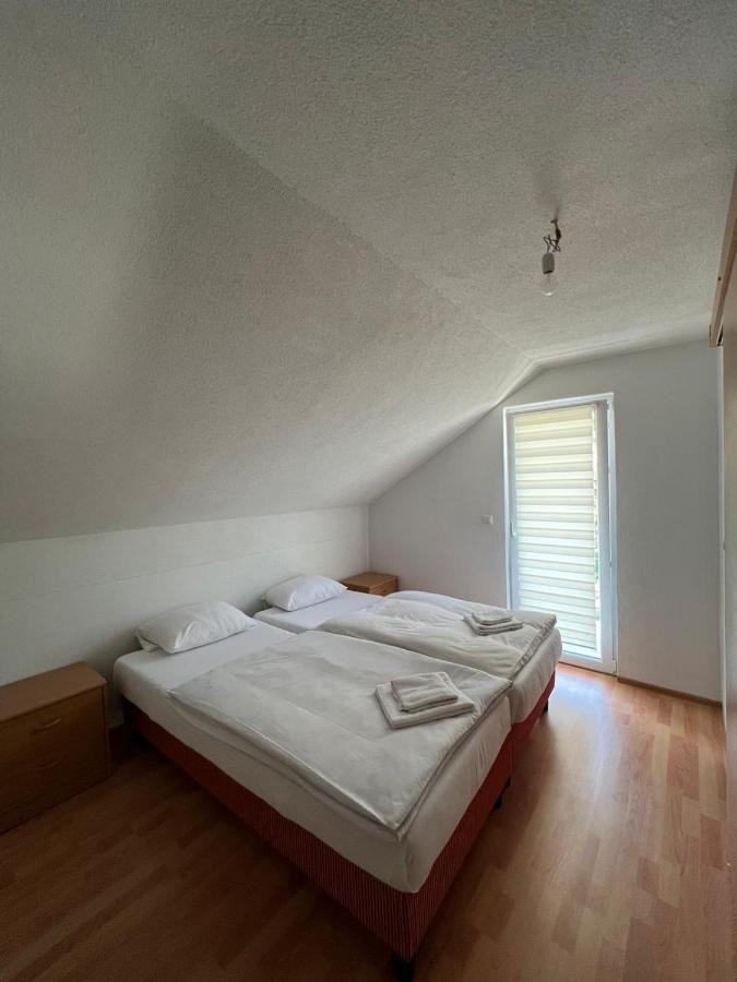 S&R Lake View Hostel Конич Екстериор снимка