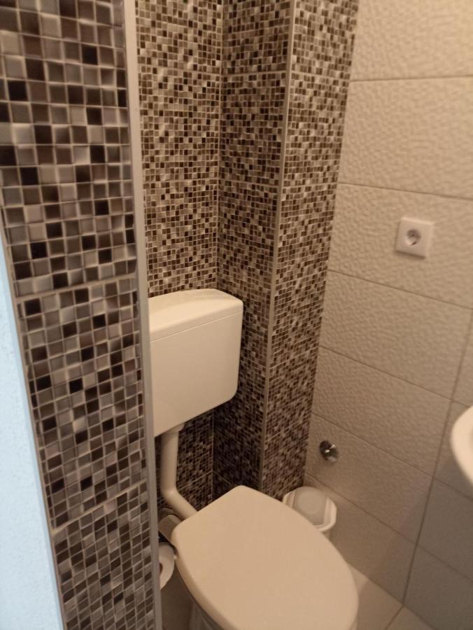 S&R Lake View Hostel Конич Екстериор снимка